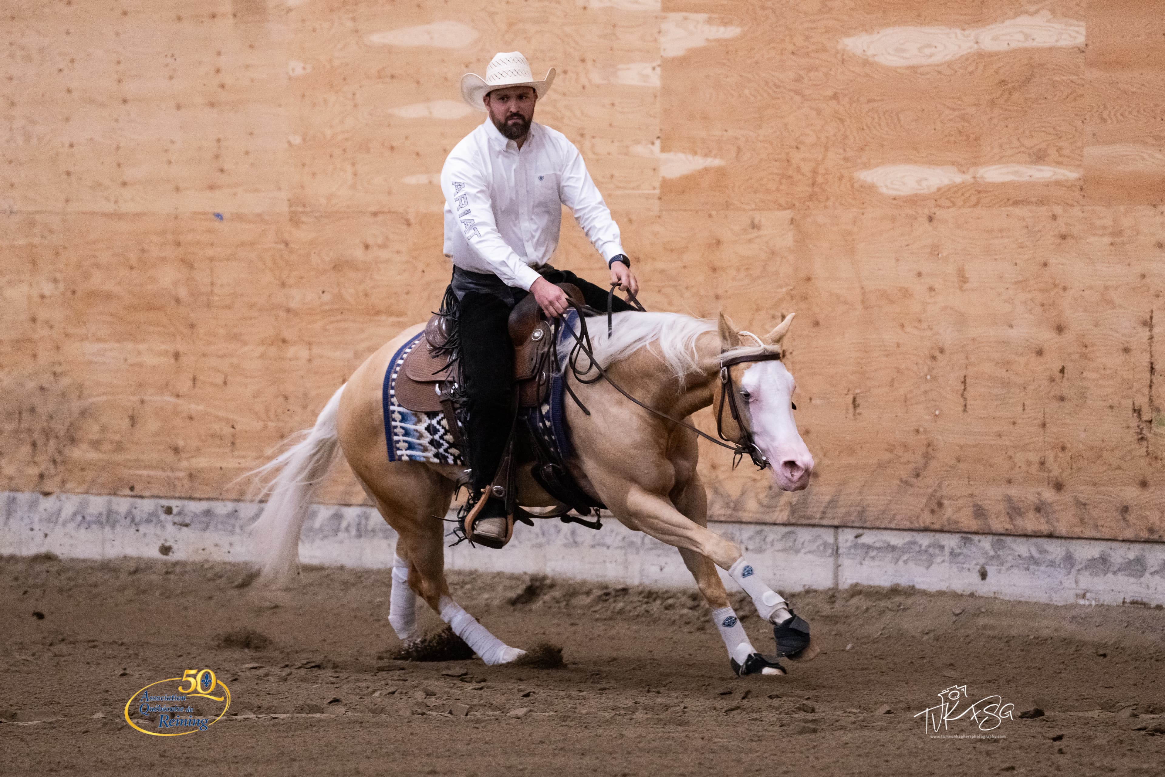 Félix Gadreau with a reining horse